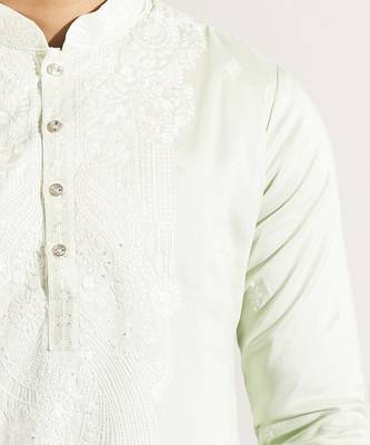 Green embroidered crepe kurta pajama 2