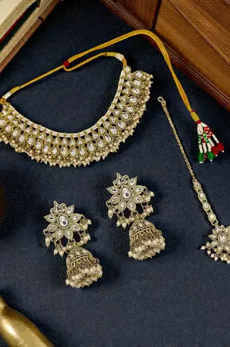 Antique gold plated kundan patwa necklace maang tikka set
