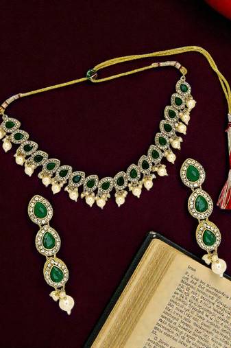 Gold plated teardrop green necklace set