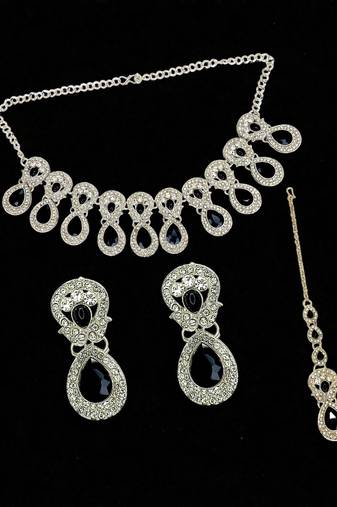 Rhodium plated black teardrop cubic zircon necklace maang tikka set