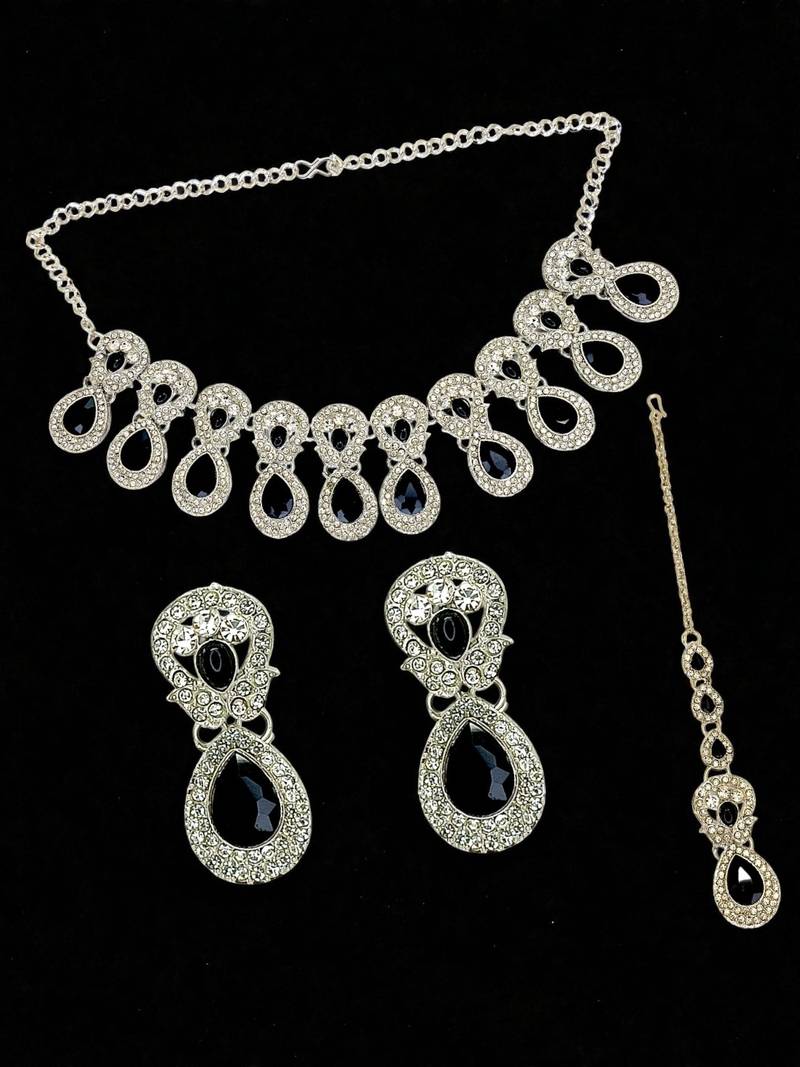 Rhodium plated black teardrop cubic zircon necklace maang tikka set