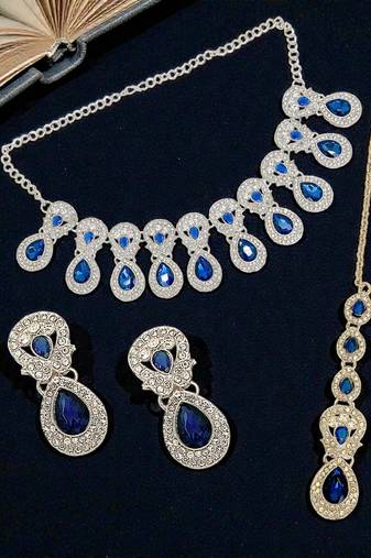 Rhodium plated blue teardrop cubic zircon necklace maang tikka set
