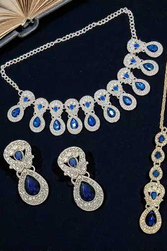 Rhodium plated blue teardrop cubic zircon necklace maang tikka set