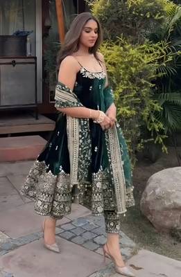 Green vichitra silk embroidery party wear suit set 4