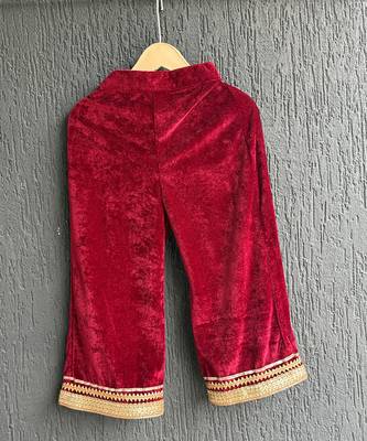 Red embroidered velvet kurta set 2