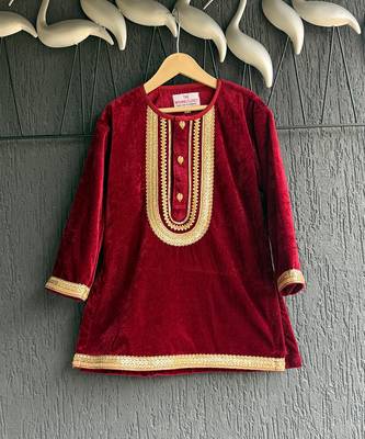 Red embroidered velvet kurta set 3
