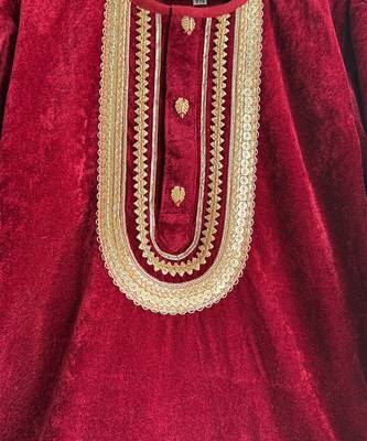 Red embroidered velvet kurta set 4
