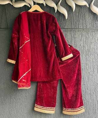 Red embroidered velvet kurta set 5