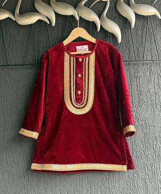 Red embroidered velvet kurta set 3