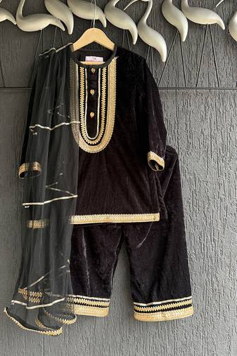 Black embroidered velvet kurta set