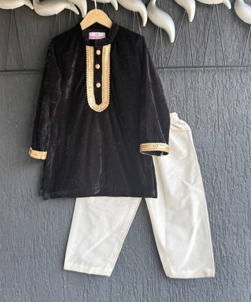 Black embroidered velvet kurta pyjama