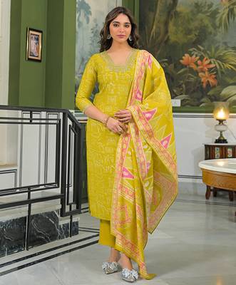 Women yellow viscose ethnic motifs printed straight kurta trousers with dupatta 5