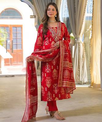 Women red viscose ikat printed straight kurta trousers with dupatta 3