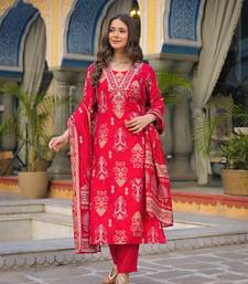 Women pink viscose ikat printed straight kurta trousers with dupatta