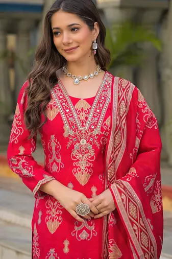 Women pink viscose ikat printed straight kurta trousers with dupatta