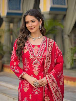 Women pink viscose ikat printed straight kurta trousers with dupatta 3