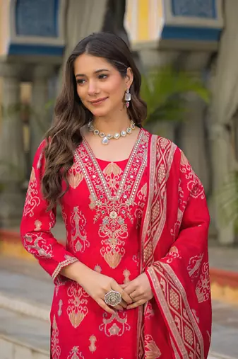 Women pink viscose ikat printed straight kurta trousers with dupatta