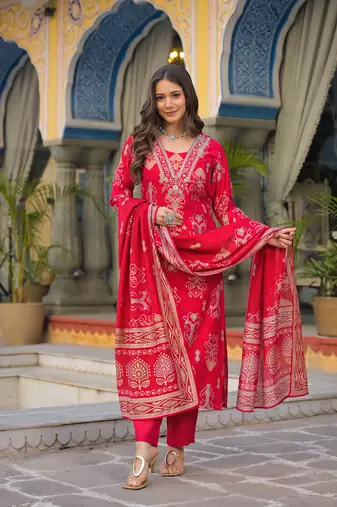Women pink viscose ikat printed straight kurta trousers with dupatta