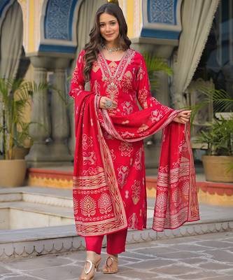 Women pink viscose ikat printed straight kurta trousers with dupatta 5