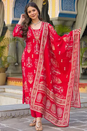 Women red viscose ikat printed straight kurta trousers with dupatta