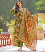 Women green viscose floral printed straight kurta trousers with dupatta