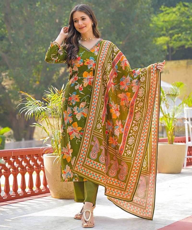 Women green viscose floral printed straight kurta trousers with dupatta