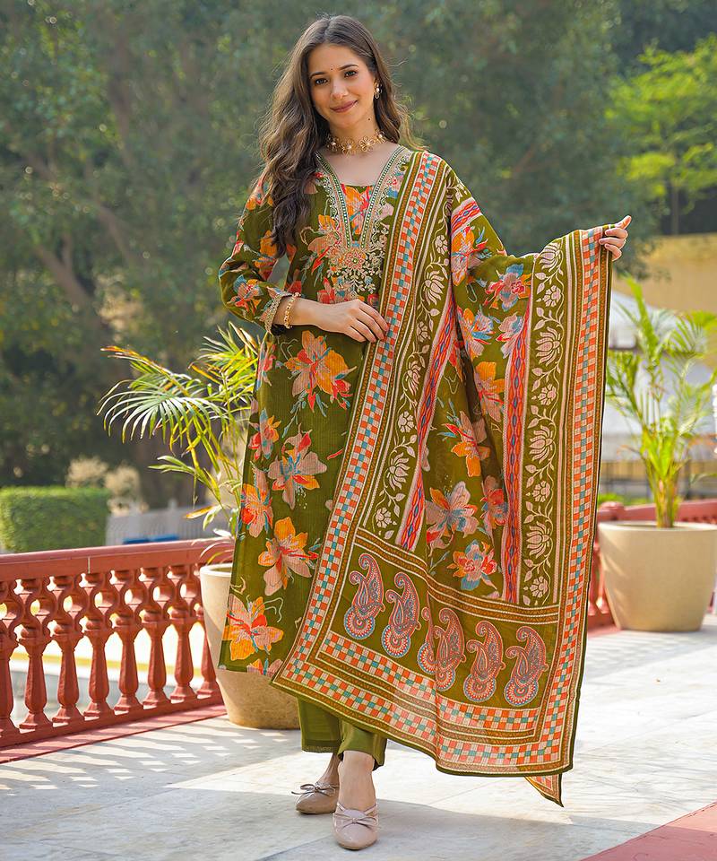 Women green viscose floral printed straight kurta trousers with dupatta