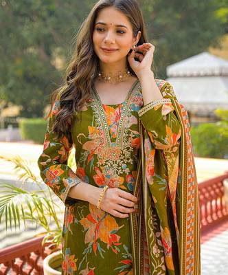 Women green viscose floral printed straight kurta trousers with dupatta 2