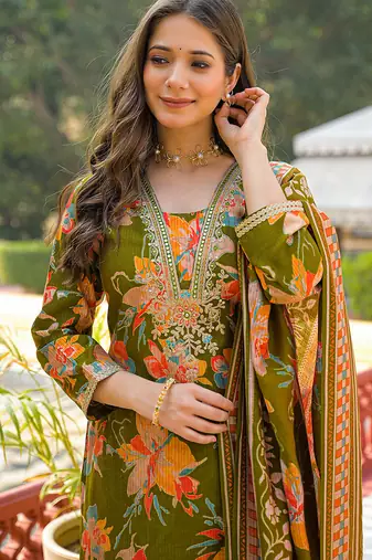 Women green viscose floral printed straight kurta trousers with dupatta