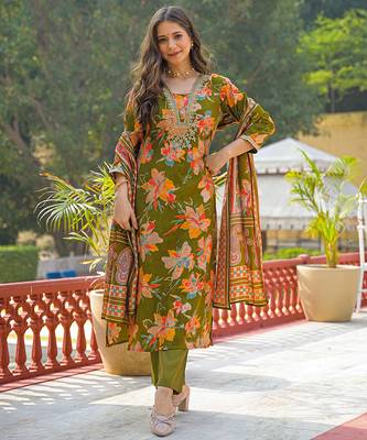 Women green viscose floral printed straight kurta trousers with dupatta 3