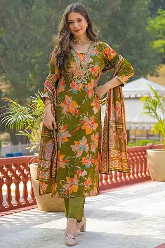 Women green viscose floral printed straight kurta trousers with dupatta