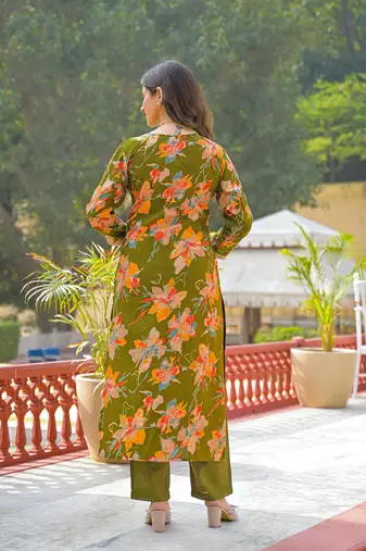 Women green viscose floral printed straight kurta trousers with dupatta