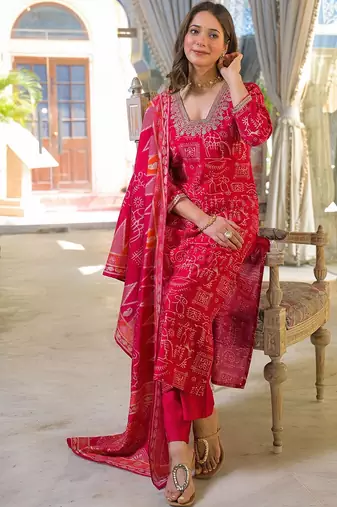 Women red viscose ethnic motifs printed straight kurta trousers with dupatta