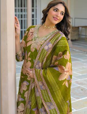 Women green viscose floral embroidered straight kurta trousers with dupatta 1