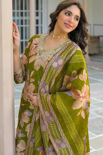 Women green viscose floral embroidered straight kurta trousers with dupatta