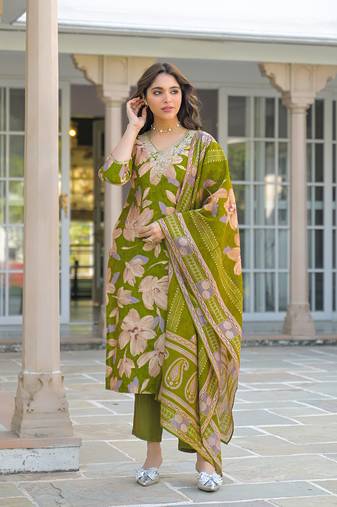 Women green viscose floral embroidered straight kurta trousers with dupatta