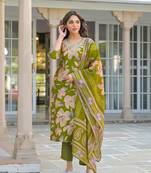 Women green viscose floral embroidered straight kurta trousers with dupatta