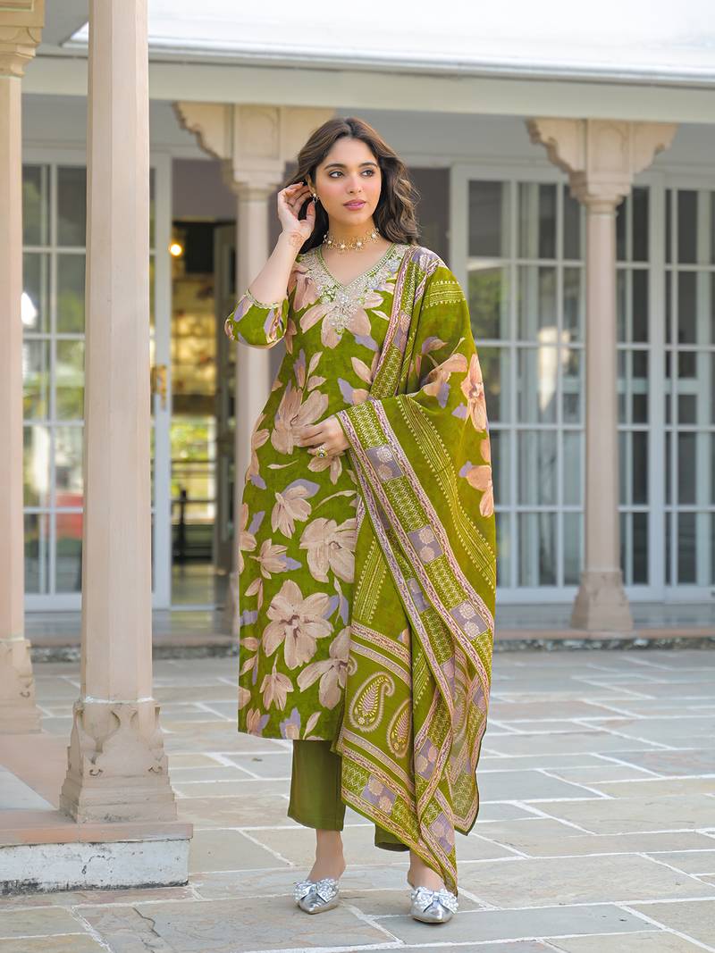 Women green viscose floral embroidered straight kurta trousers with dupatta