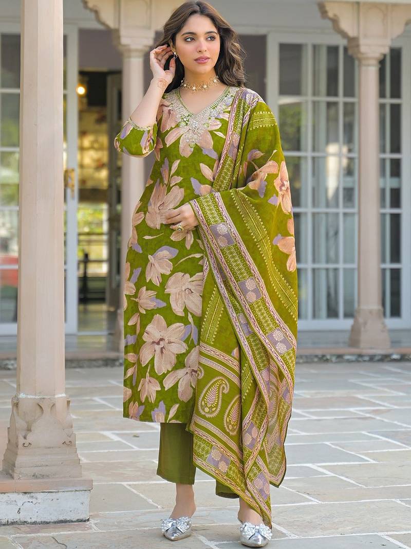 Women green viscose floral embroidered straight kurta trousers with dupatta