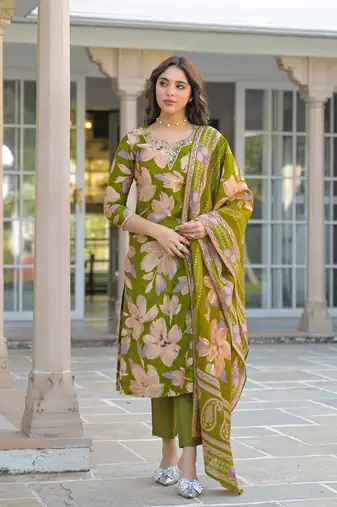 Women green viscose floral printed straight kurta trousers with dupatta