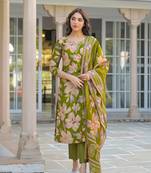 Women green viscose floral printed straight kurta trousers with dupatta