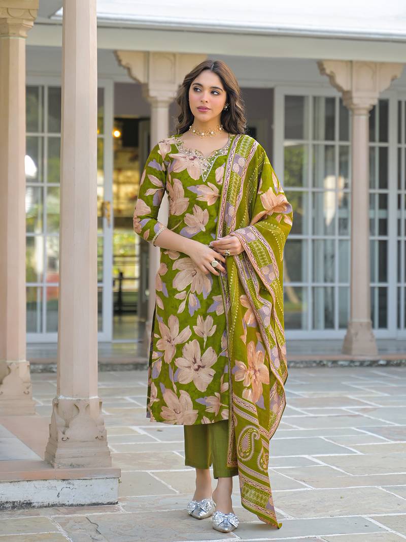 Women green viscose floral printed straight kurta trousers with dupatta