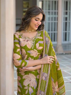 Women green viscose floral printed straight kurta trousers with dupatta 2