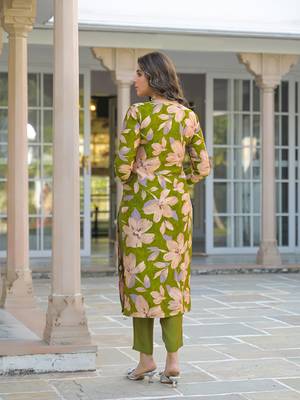 Women green viscose floral printed straight kurta trousers with dupatta 4