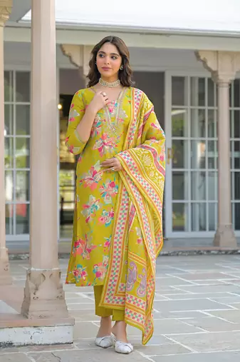Women yellow viscose floral printed straight kurta trousers with dupatta