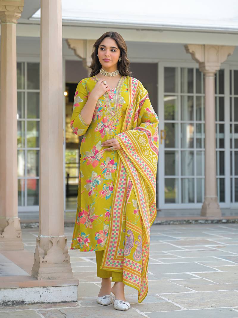 Women yellow viscose floral printed straight kurta trousers with dupatta