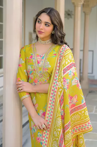 Women yellow viscose floral printed straight kurta trousers with dupatta