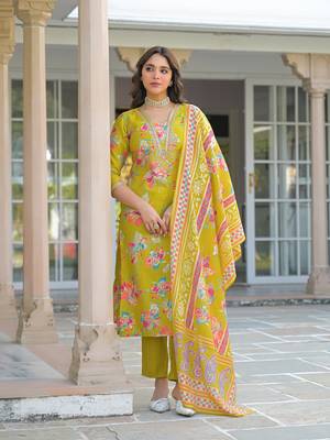 Women yellow viscose floral printed straight kurta trousers with dupatta 5