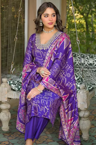 Women purple viscose ethnic motifs printed straight kurta trousers with dupatta