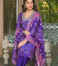 Women purple viscose ethnic motifs printed straight kurta trousers with dupatta